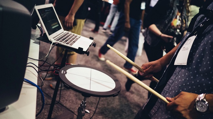 r&b music stand for