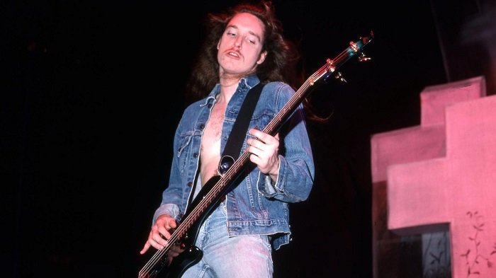 thrash metal bassist