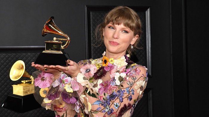 richest country female musician
