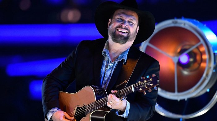 wealthiest musician in the world