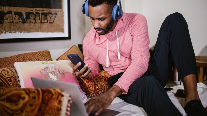 how spot fake streams spotify