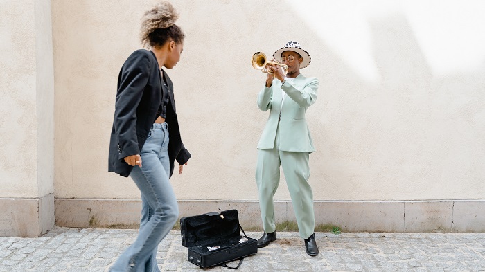 busking form of begging