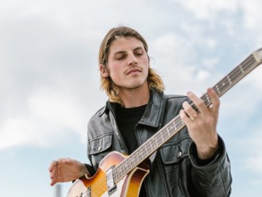 Why-bassists-look-bored